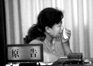 人質(zhì)狀告銀行案續(xù)：質(zhì)疑銀行顧錢(qián)不顧命(圖)