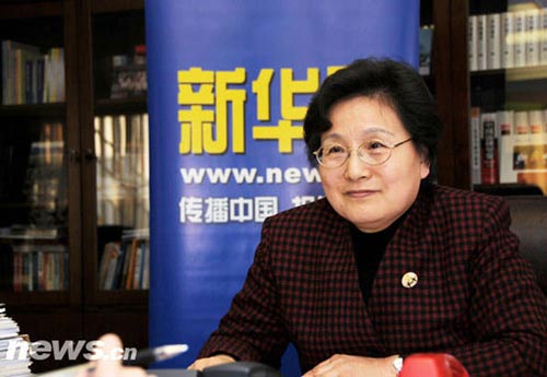 日前，中央紀(jì)委副書記、監(jiān)察部部長、國家預(yù)防腐敗局局長馬馼就網(wǎng)友關(guān)心的反腐倡廉熱點(diǎn)問題接受了新華網(wǎng)獨(dú)家專訪。新華網(wǎng) 文濤攝