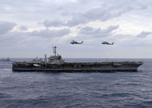 資料圖：美軍“喬治·華盛頓”號航空母艦與反潛機編隊。