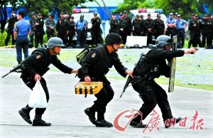 3日，菲律賓警方舉行人質(zhì)解救演習(xí)。