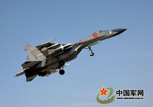 殲擊機(jī)“殲11”梯隊(duì)。本網(wǎng)記者　喬天富　攝