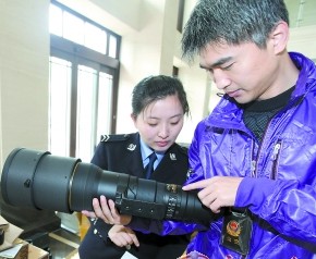走私的還有單價近7萬元的尼康600mm定焦專業(yè)鏡頭。