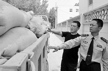 民警查獲的假水泥。
