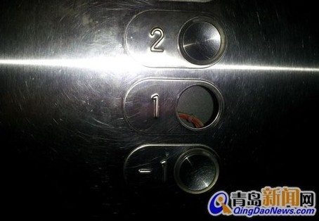 悅喜客來電梯按鈕被挖空電線裸露 兒童險觸電