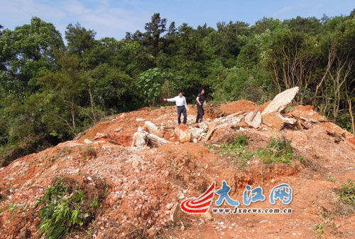 學(xué)者墳?zāi)乖鈴?qiáng)拆，尸骨被支鍋火化