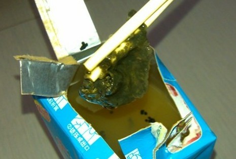 匯源果汁質(zhì)量風(fēng)波再起 現(xiàn)蟲卵狀黑色漂浮物 匯源果汁質(zhì)量風(fēng)波再起 現(xiàn)蟲卵狀黑色漂浮物