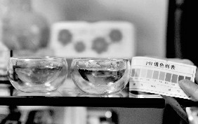 可口可樂(lè)冰露桶裝水呈酸性 長(zhǎng)期飲用致鈣流失