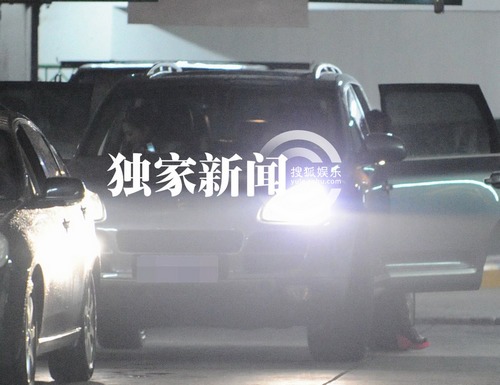 王學圻深夜駕車送范冰冰回家 大聲說笑似關系密切 王學圻深夜駕車送范冰冰回家 大聲說笑似關系密切
