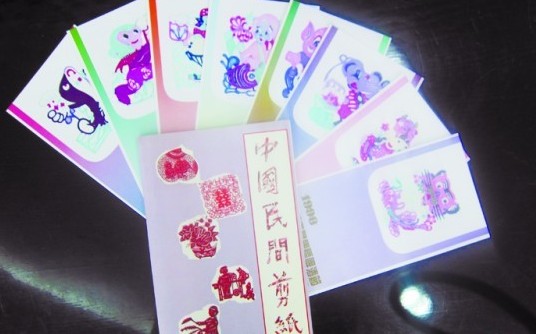青島啤酒節(jié)集到500余件歷屆紀(jì)念品 穿越時(shí)空大開(kāi)眼界