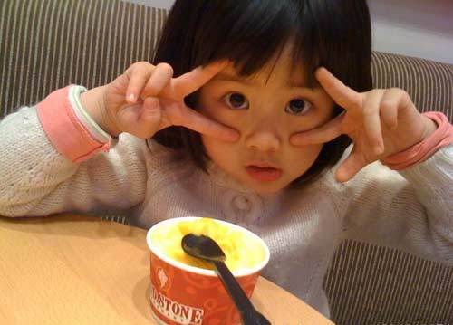 星二代賣萌黃磊女兒星味十足 盤(pán)點(diǎn)娛樂(lè)圈搞怪精靈