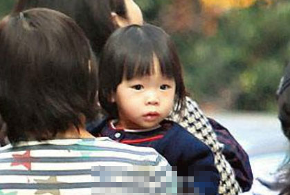 星二代賣萌黃磊女兒星味十足 盤點(diǎn)娛樂圈搞怪精靈