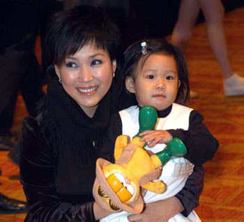 星二代賣萌黃磊女兒星味十足 盤點(diǎn)娛樂圈搞怪精靈