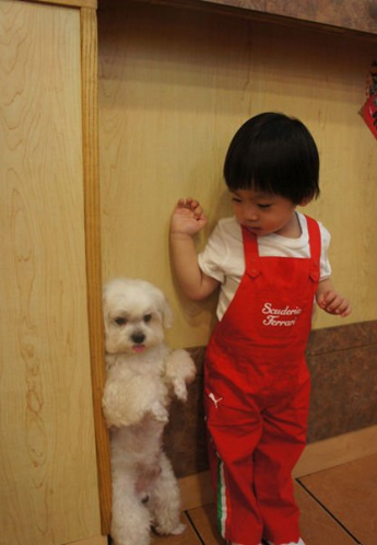 星二代賣萌黃磊女兒星味十足 盤點娛樂圈搞怪精靈