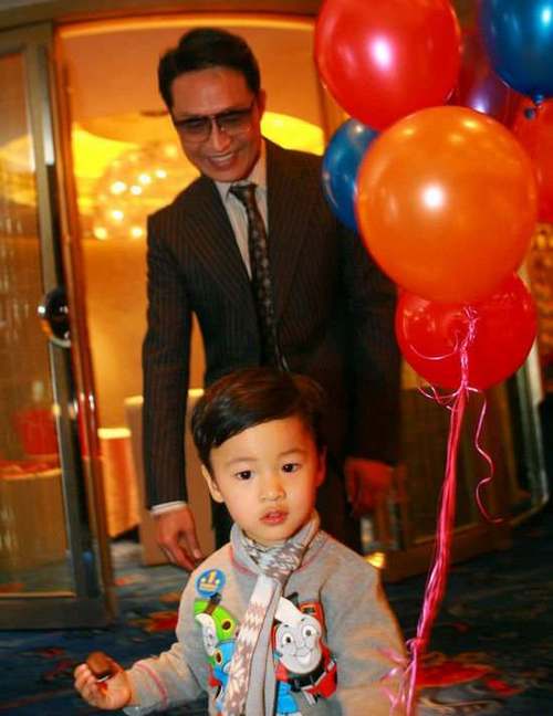 星二代賣萌黃磊女兒星味十足 盤點(diǎn)娛樂圈搞怪精靈