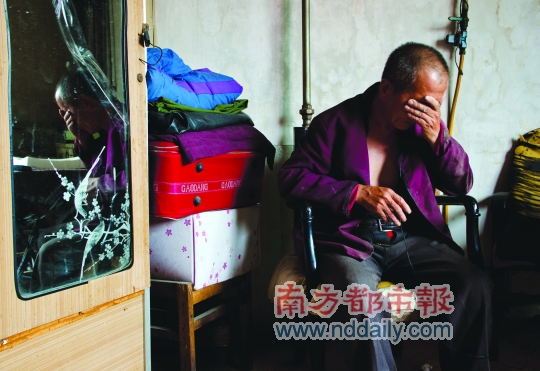 遇害城管中隊長申凱的父親說起兒子被夏俊峰刺死時十分悲傷。南都記者盧斌 攝
