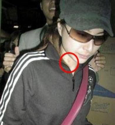 帶吻痕到處招搖 真不害臊哦