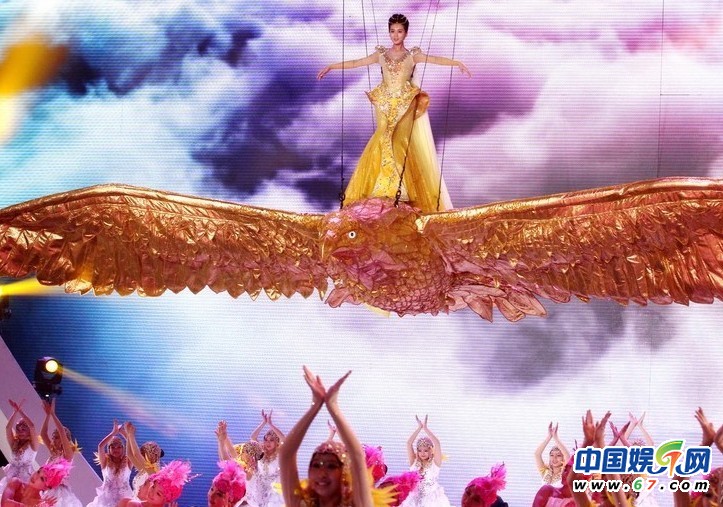 金鷹節(jié)開幕 劉詩詩如女神阿朵露半乳勁舞孫楊賣萌