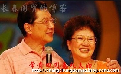 揭眾笑星賢內(nèi)助合影罕見(jiàn)