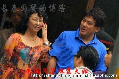 揭眾笑星賢內助合影罕見