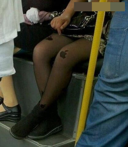 街頭犯二男女 你們長點(diǎn)兒心吧