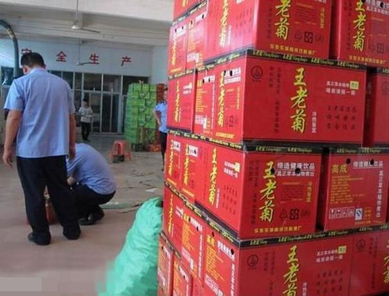 街頭犯二男女 你們長點(diǎn)兒心吧