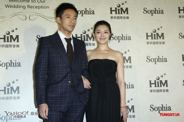 大S親吻許老三母愛(ài)泛濫 豪門(mén)求子路坎坷無(wú)邊