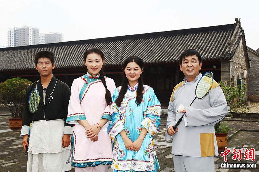 曝?zé)o德官員丑陋表演