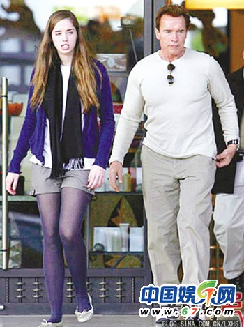 明星父女合影盤點(diǎn) 張鐵林吳宗憲愛女長相驚艷