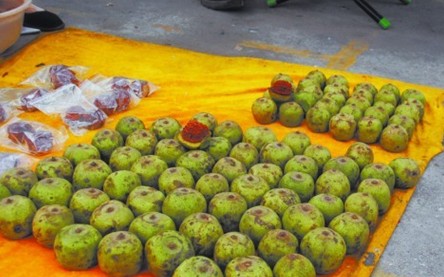 青島文玩核桃市場(chǎng)似賭場(chǎng) 包樹(shù)挑核桃2個(gè)上萬(wàn)元