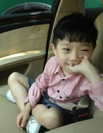 華少5歲兒子生活照曝光 妻子是我愛記歌詞編導