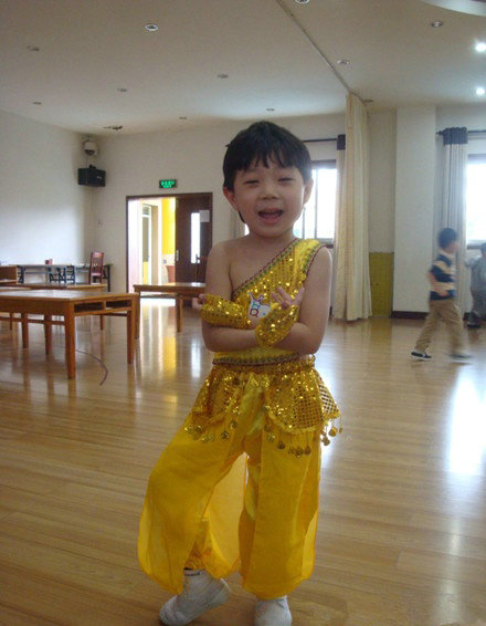 華少5歲兒子生活照曝光 妻子是我愛(ài)記歌詞編導(dǎo)