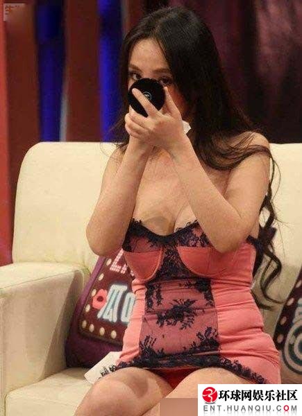 防止泄春光 女星一定要注意坐姿！