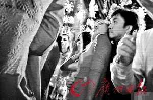 女星進(jìn)了夜店就狂放無(wú)限??！