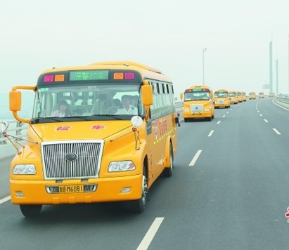 不避讓校車一次記6分 校車?？宽毻＼嚨却坏贸? align=
