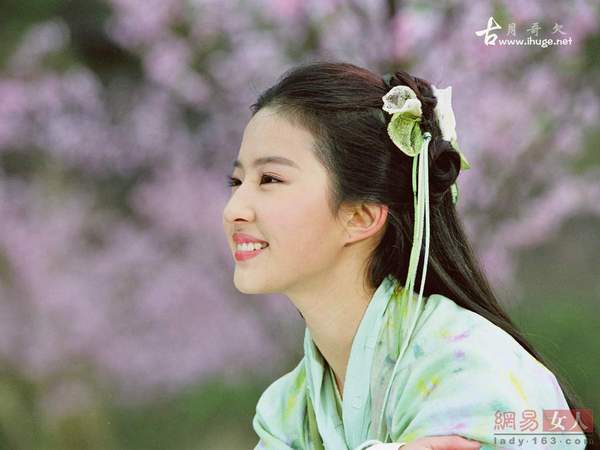 扒劉亦菲經(jīng)典造型 妹妹照片曝光