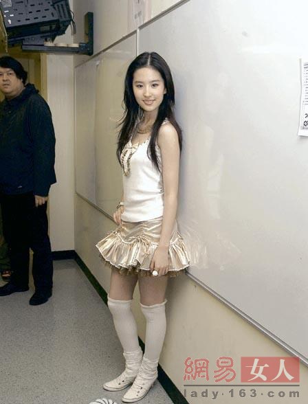 扒劉亦菲經(jīng)典造型 妹妹照片曝光