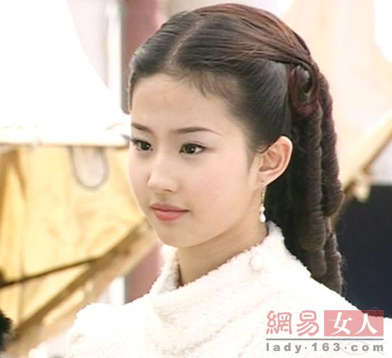 扒劉亦菲經(jīng)典造型 妹妹照片曝光