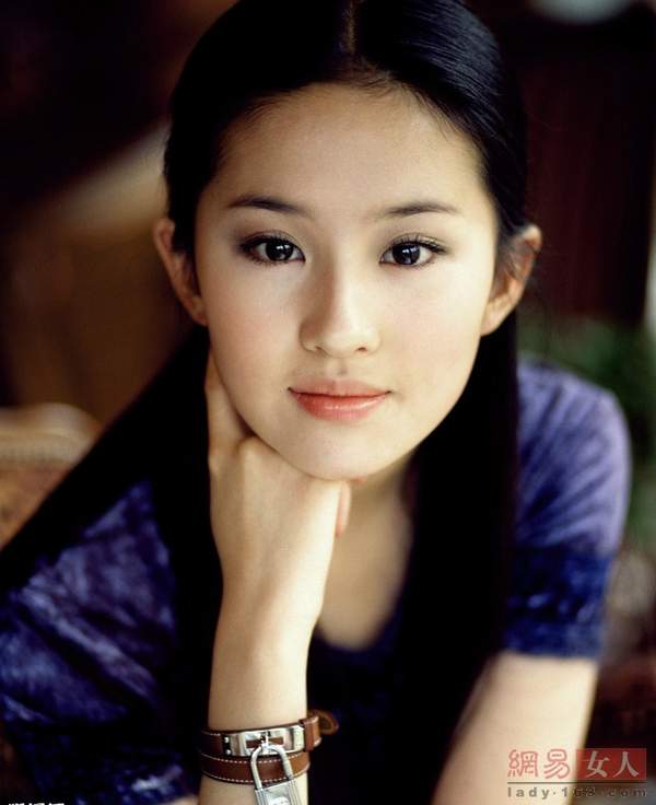 扒劉亦菲經(jīng)典造型 妹妹照片曝光