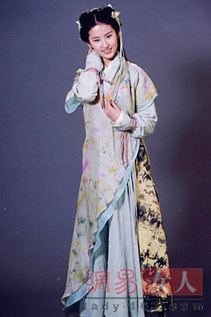 扒劉亦菲經(jīng)典造型 妹妹照片曝光