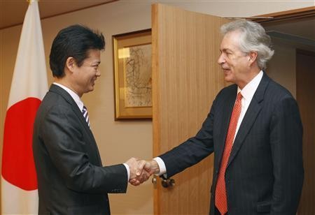10月15日上午，日本外相玄葉光一郎與到訪的美國常務助理國務卿伯恩斯在日外務省舉行了會談。