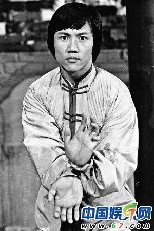 58歲趙雅芝長腿驚現(xiàn)長疤痕 偷情被暴打內(nèi)幕遭曝光