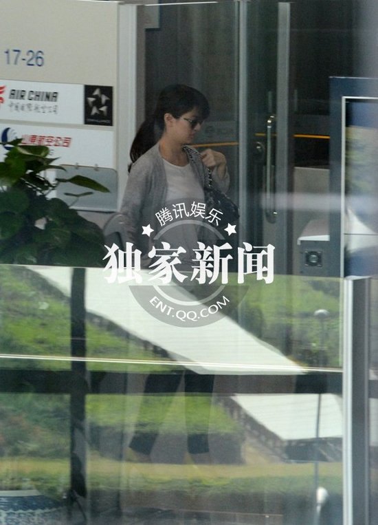 　隨著章子怡與撒貝寧戀情的曝光，小撒搭上了國(guó)際巨星，經(jīng)緯則也找到了自己的真愛(ài)。