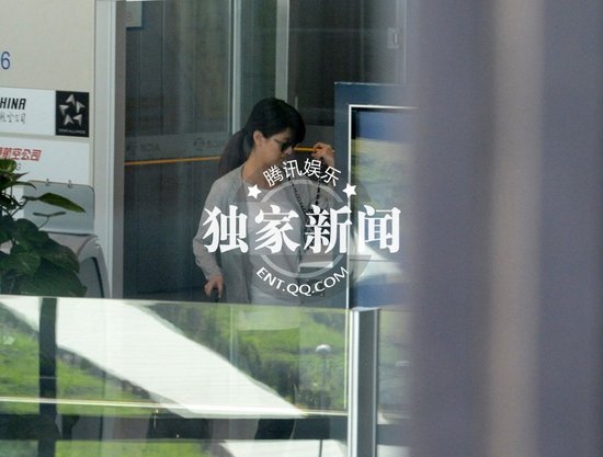 　隨著章子怡與撒貝寧戀情的曝光，小撒搭上了國(guó)際巨星，經(jīng)緯則也找到了自己的真愛。