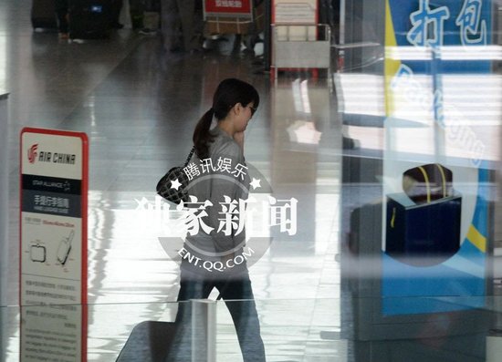 　隨著章子怡與撒貝寧戀情的曝光，小撒搭上了國際巨星，經(jīng)緯則也找到了自己的真愛。