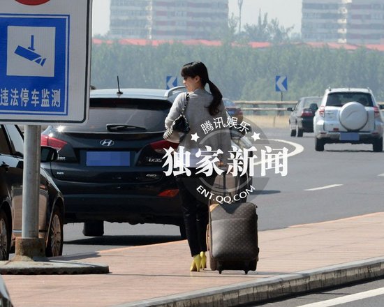 　隨著章子怡與撒貝寧戀情的曝光，小撒搭上了國際巨星，經(jīng)緯則也找到了自己的真愛。