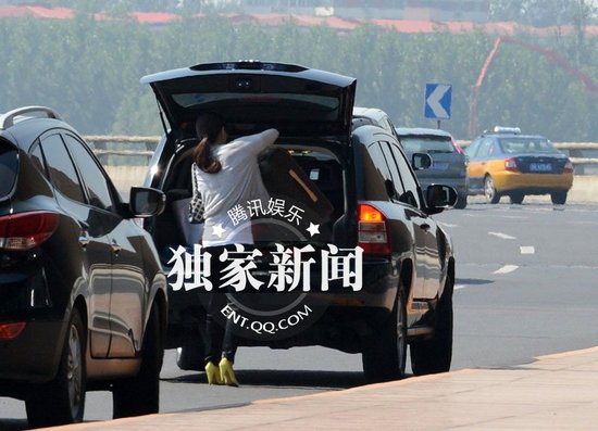 　隨著章子怡與撒貝寧戀情的曝光，小撒搭上了國際巨星，經(jīng)緯則也找到了自己的真愛。