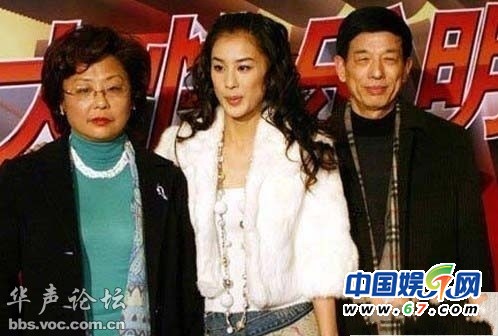 明星父母罕見合影曝光 看看誰(shuí)受父母影響最大