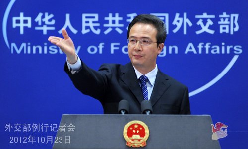 2012年10月23日，外交部發(fā)言人洪磊主持例行記者會。