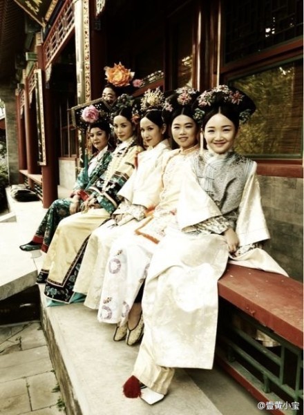 王菲開清宮穿越派對 舉手投足貴妃范兒十足