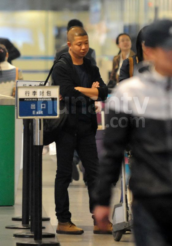 姚晨曹郁婚期臨近甜蜜現(xiàn)身 疑同出游預(yù)支蜜月